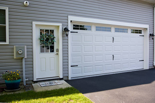 24/7 Emergency Garage Door Panel Replacement experts in West Glendive, MT